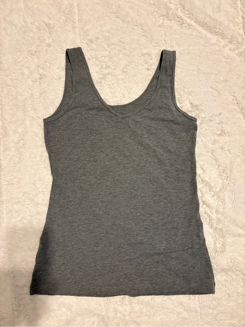 heLiNa Gray V-Neck Tank Top Size M — Everyday Essential Closet Staple